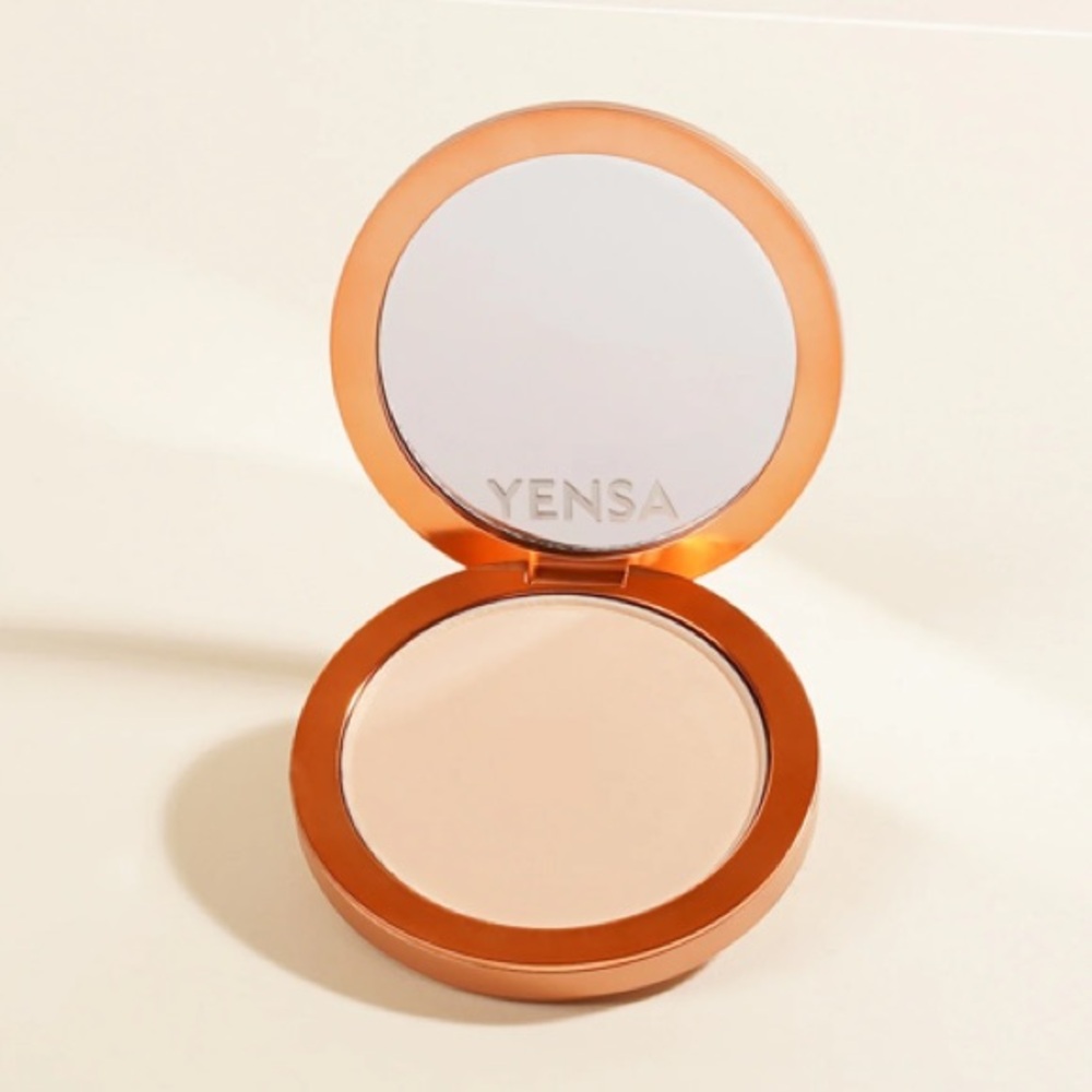 💎 Yensa SUPER SERUM SILK PRESSED POWDER FOUNDATION in Shade Light 1